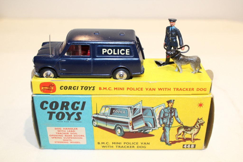 BMC MINI POLICE VAN WITH TRACKER DOG CORGI TOYS 1/43°