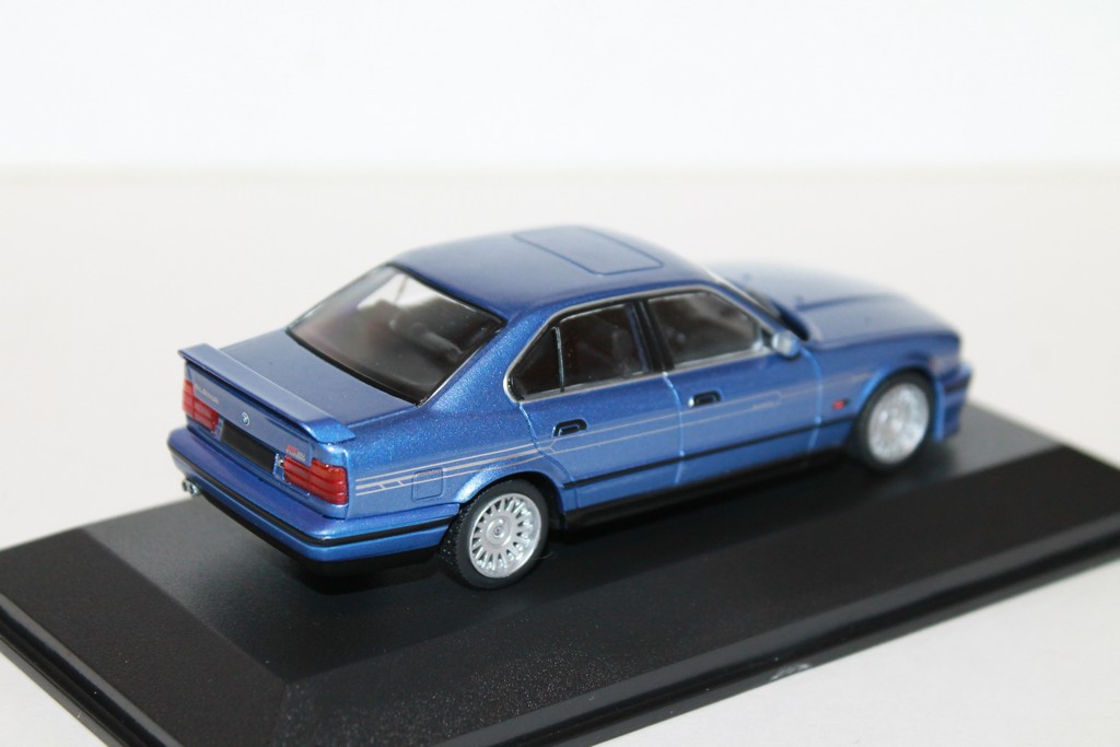 Voiture Miniature BMW Alpina B10 (E34) 1994 Red 1/43 - S4310402 SOLIDO