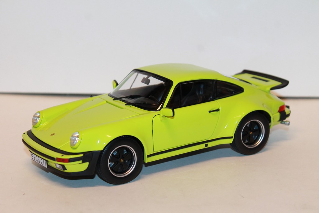 PORSCHE 911 TURBO 3.0 LIGHT GREEN NOREV 1/18°