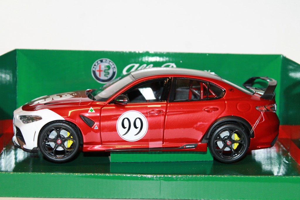 ALFA ROMEO GIULIA GTAM ROUGE ET BLANCHE 99 2021 BURAGO 1/18°