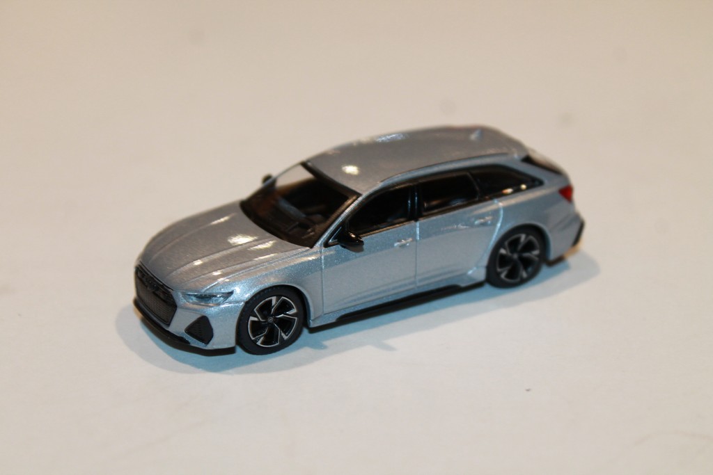 AUDI RS6 AVANT MINI GT 1/64°