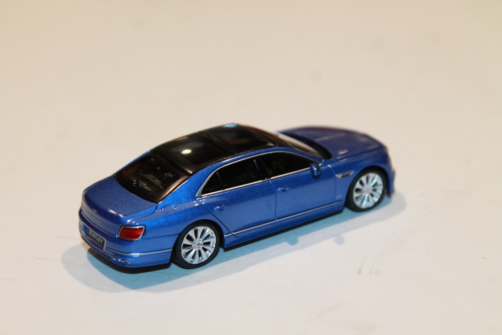 BENTLEY FLYING SPUR NEPTUNE MINI GT 1/64°