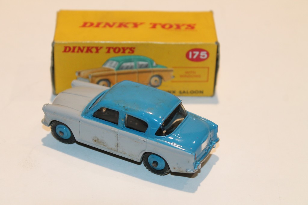 HILLMAN MINX SALOON DINKY TOYS 1/43°