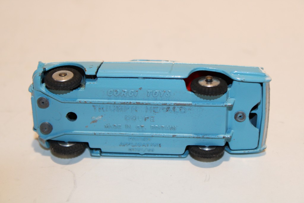 TRIUMPH HERALD COUPE BLEU CORGI TOYS 1/43°