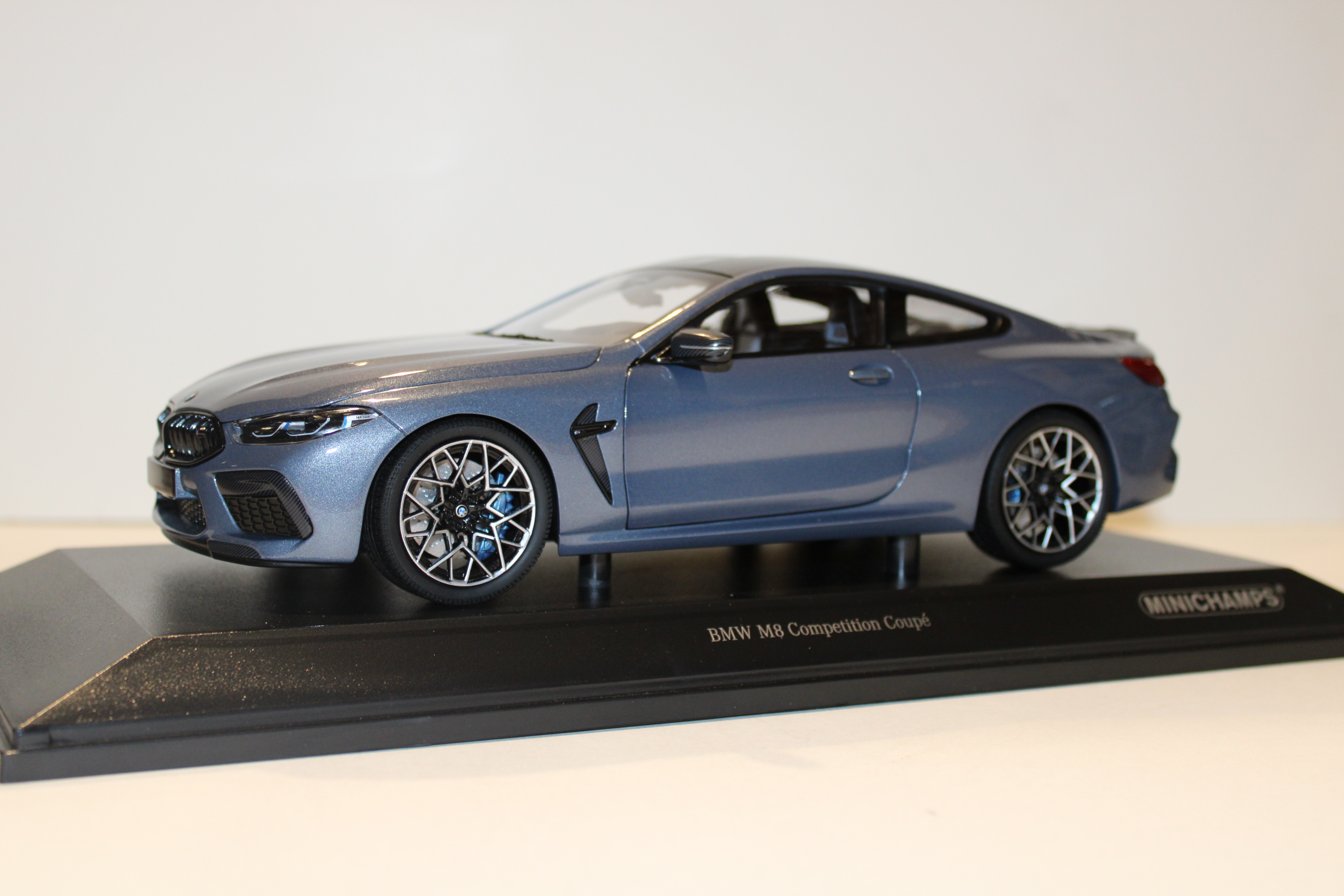 BMW M8 COMPETITION COUPE GRIS MINICHAMPS 1/18°