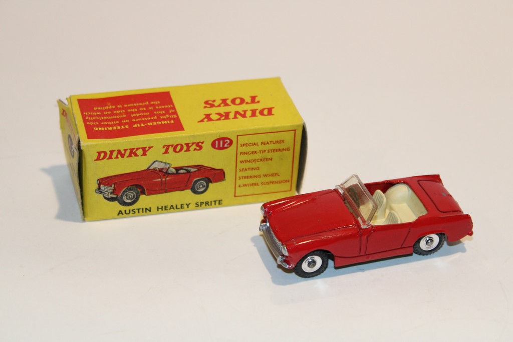 AUSTIN HEALEY SPRITE ROUGE DINKY TOYS 1/43°