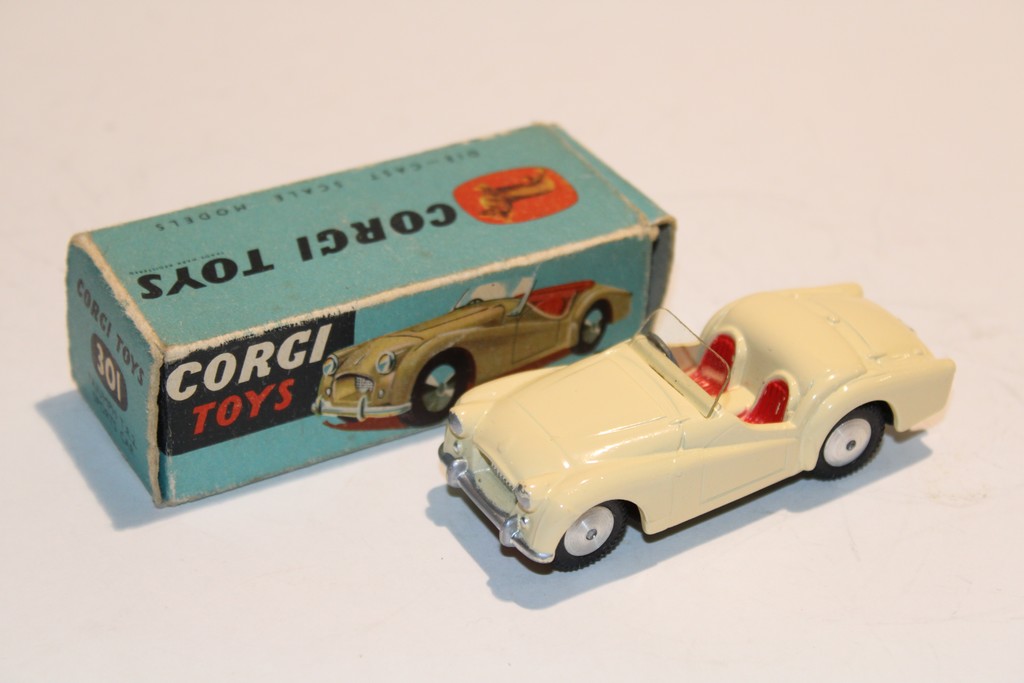 TRIUMPH TR2 CREME 1958 CORGI 1/43°