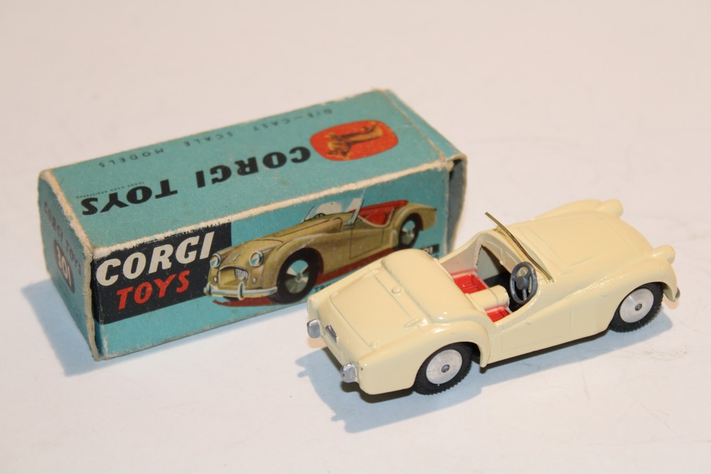 TRIUMPH TR2 CREME 1958 CORGI 1/43°