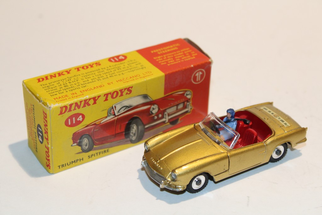 TRIUMPH SPITFIRE OR 1968 DINKY TOYS 1/43°