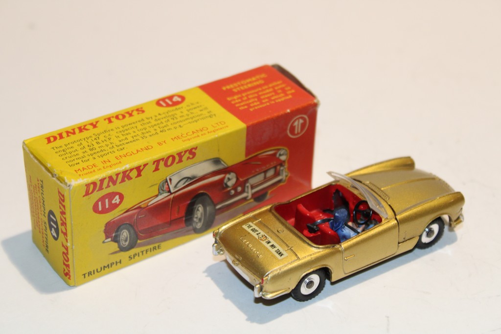 TRIUMPH SPITFIRE OR 1968 DINKY TOYS 1/43°