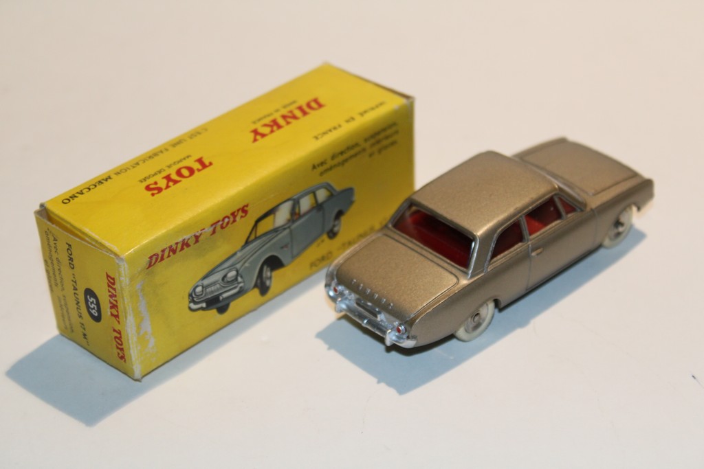 FORD TAUNUS 17 M OR 1965 DINKY TOYS 1/43°