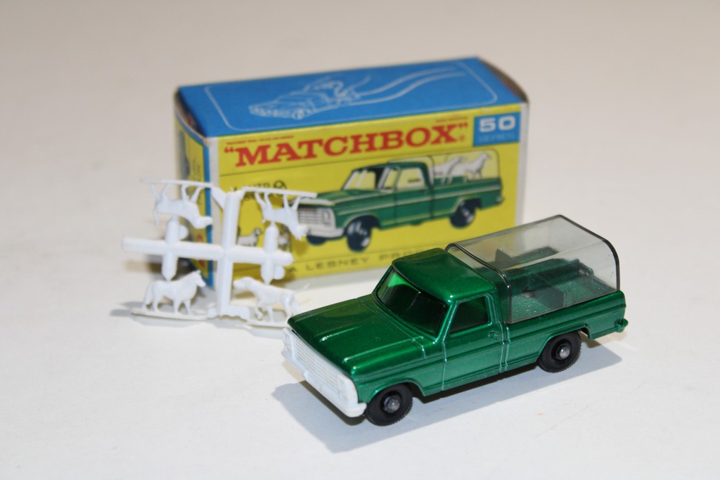 Matchbox store kennel truck