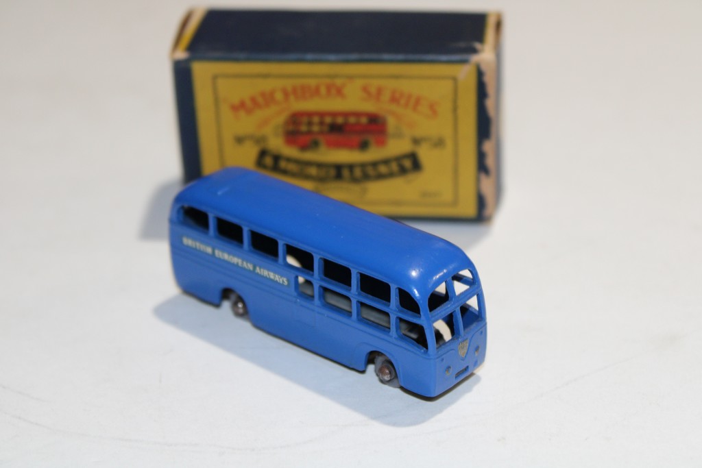 BEA COACH - MATCHBOX 1/64