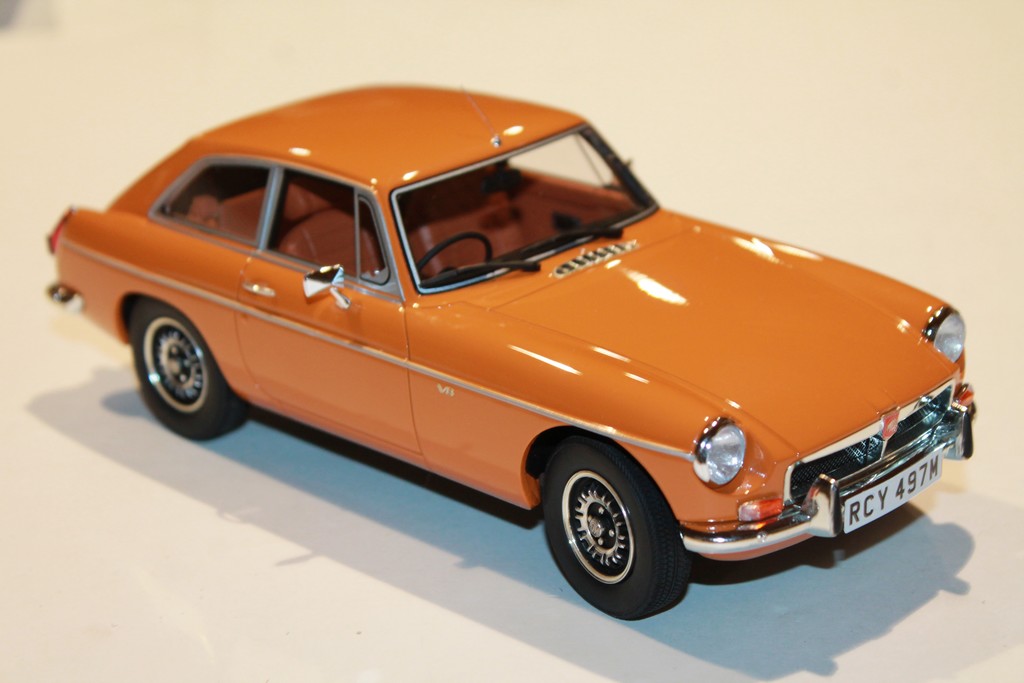 MG B GT V8 TUNDRA ORANGE 1974 CULT SCALE MODELS 1/18°