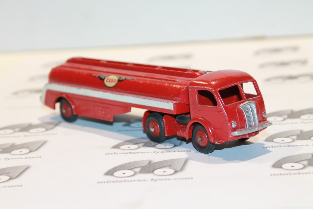 PANHARD TRACTEUR AVEC CITERNE TITAN ESSO ROUGE DINKY TOYS 1/43°