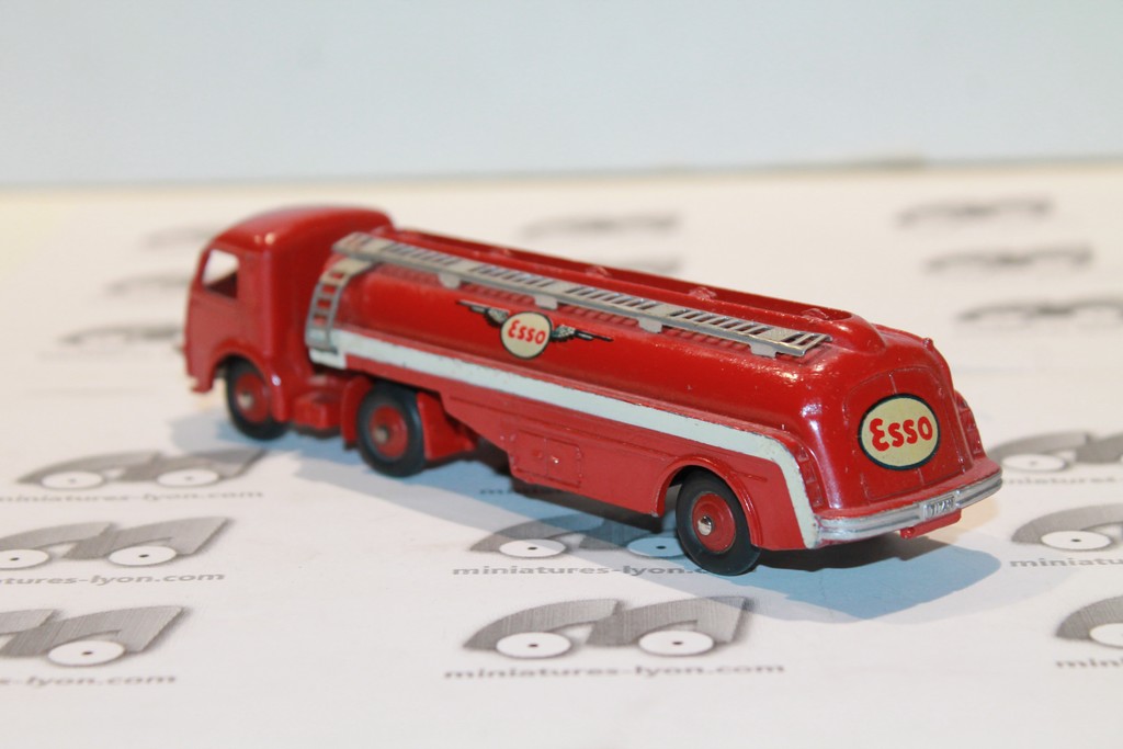 PANHARD TRACTEUR AVEC CITERNE TITAN ESSO ROUGE DINKY TOYS 1/43°