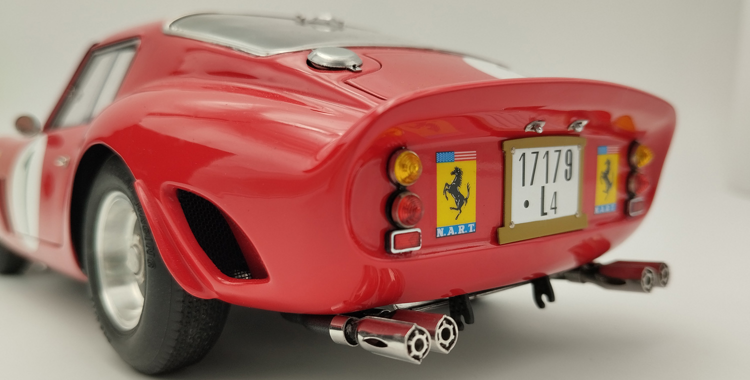 FERRARI MODEL 1/18