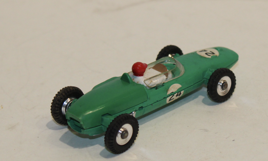 LOTUS RACING CAR #24 DINKY TOYS 1/43