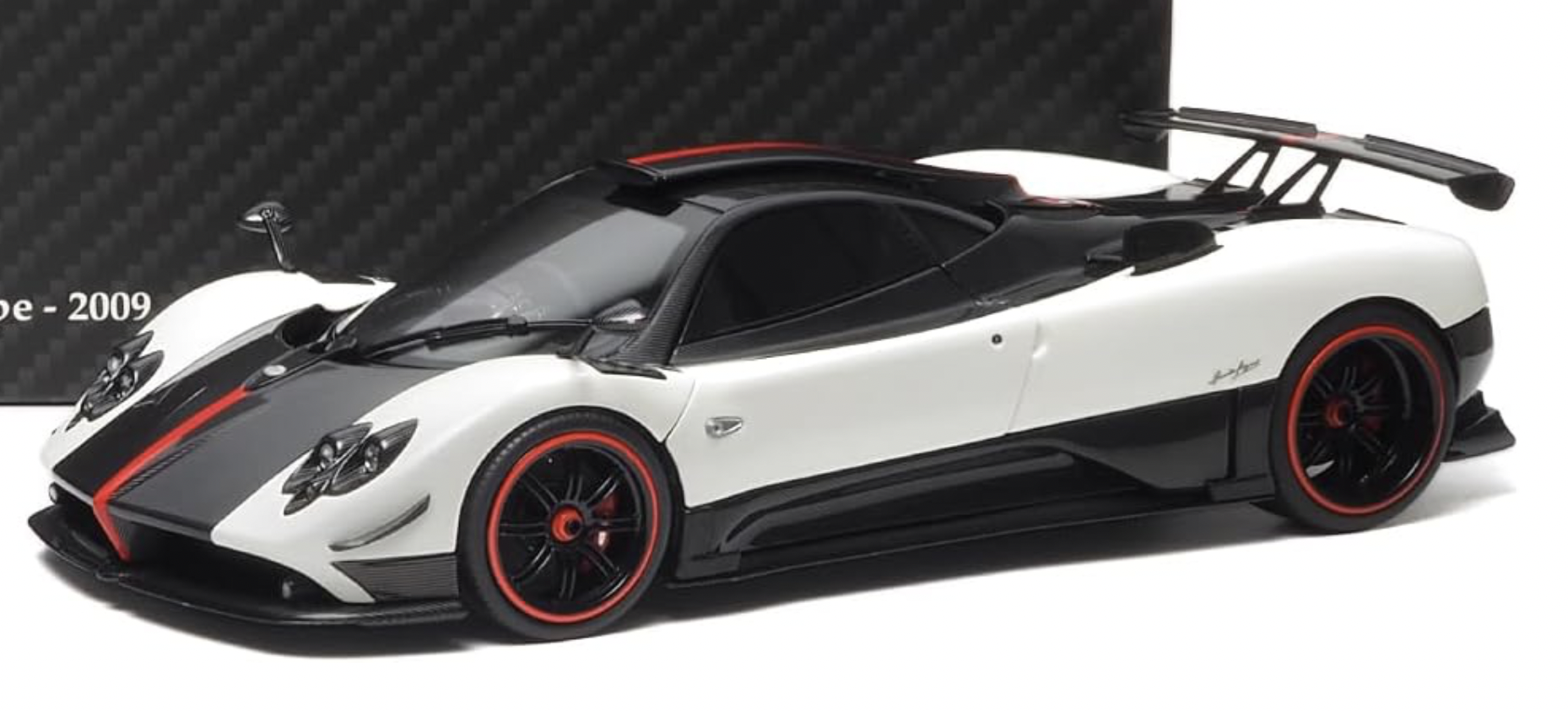 PAGANI ZONDA R CINQUE COUPE 2009 ALMOAST REAL 1/18