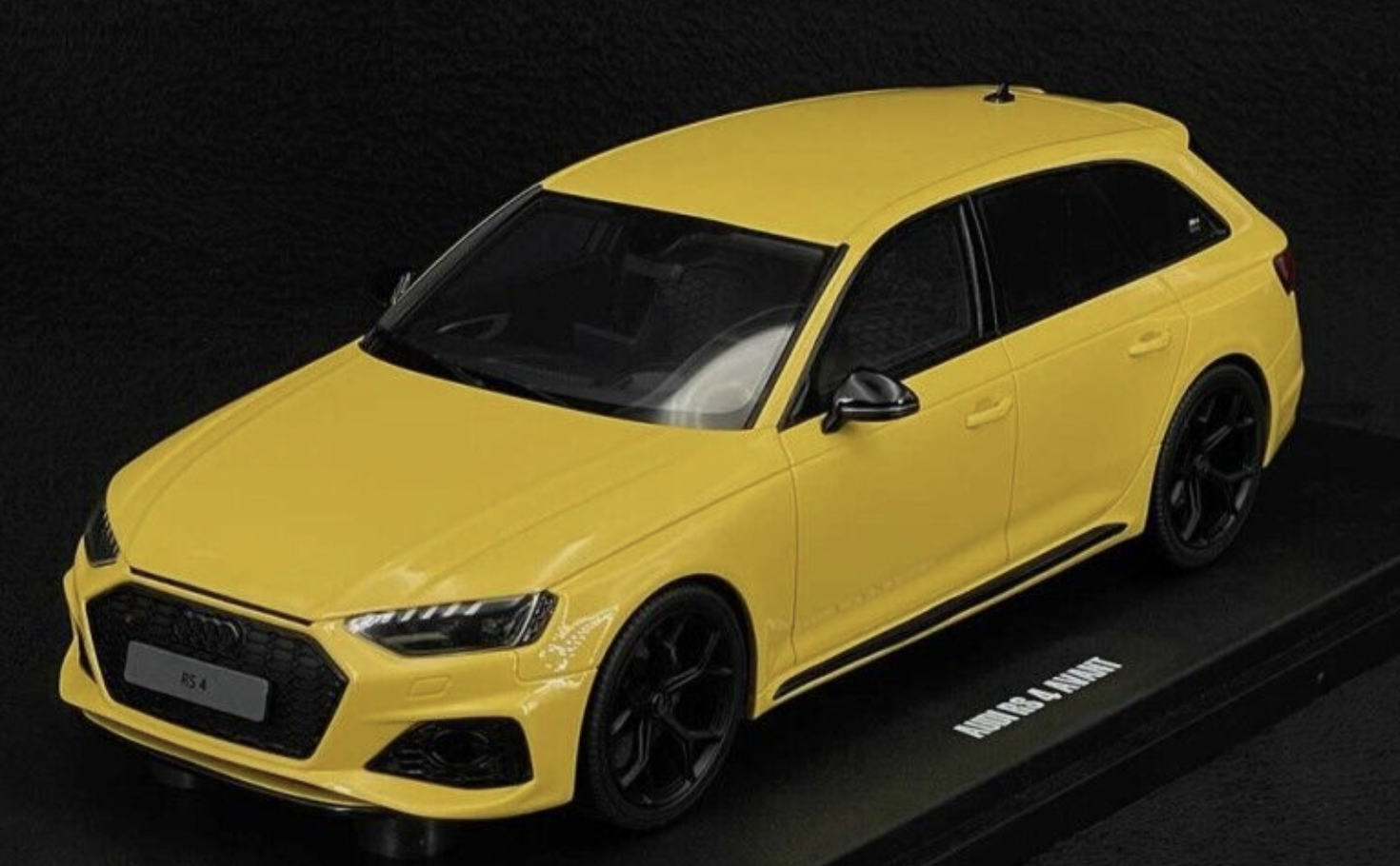 AUDI RS4 AVANT GT SPIRIT 1/18°