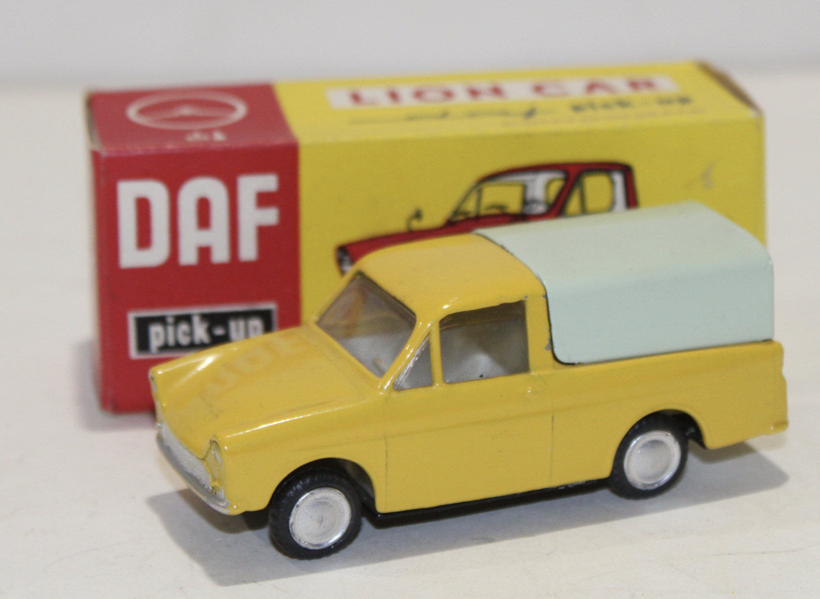 DAF PICK UP LION CAR  JOUNE 1/43