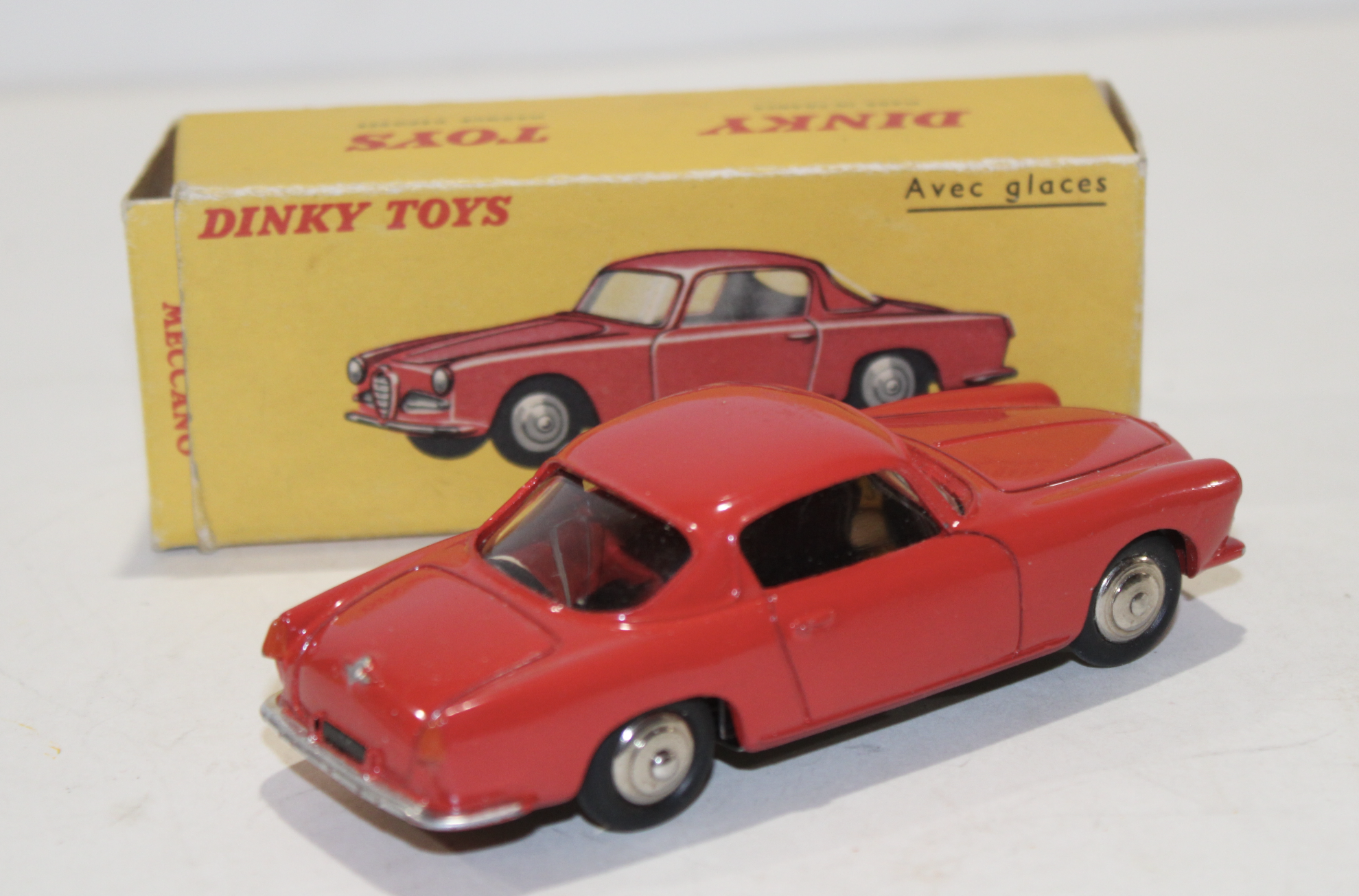 ALFA ROMEO 1900 SUPER SPORT DINKY TOYS 1/43