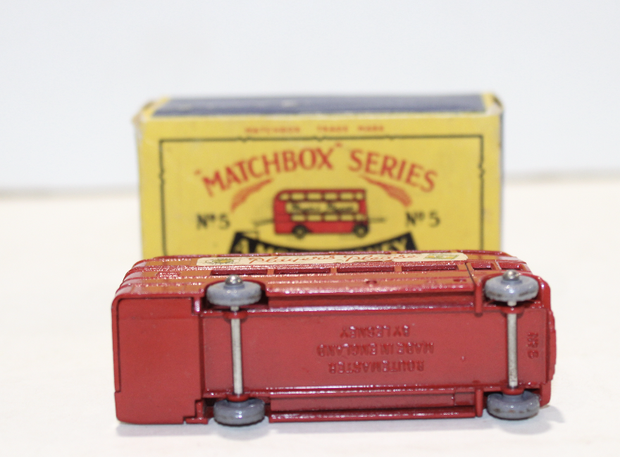 LONDON BUS RED MATCHBOX 1/64