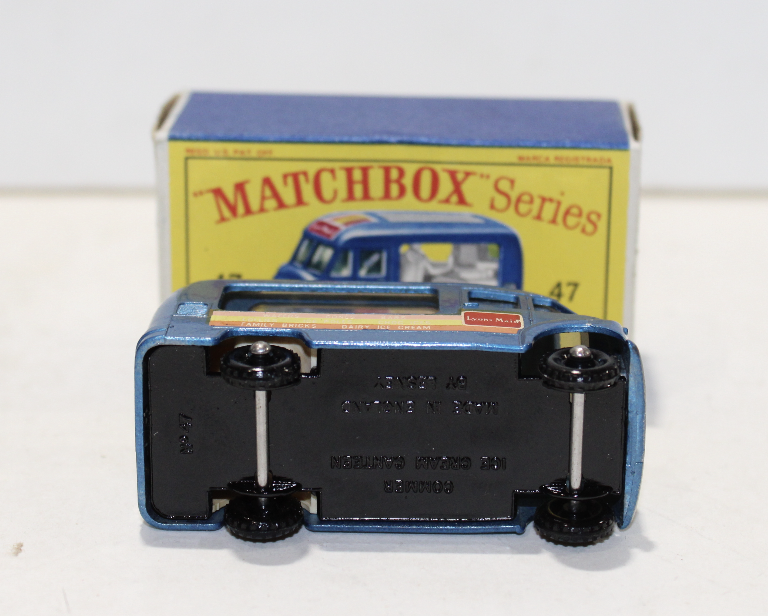 LYONS MAID ICE CREAM MOBILE SHOP MATCHBOX 1/64