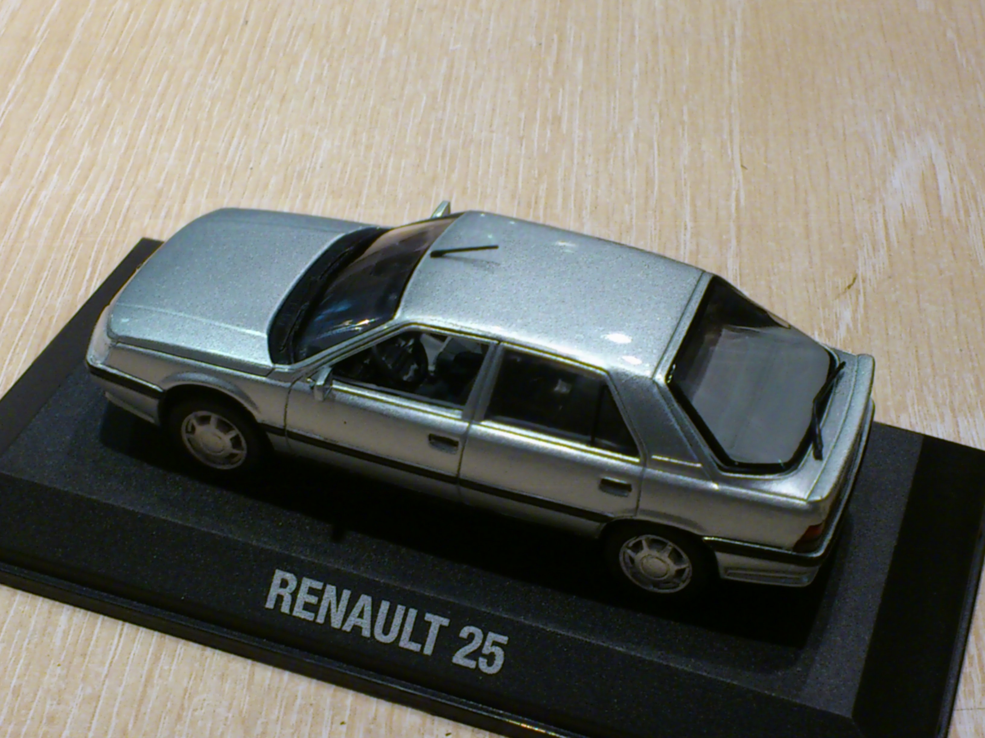 Renault 25 hot sale miniature