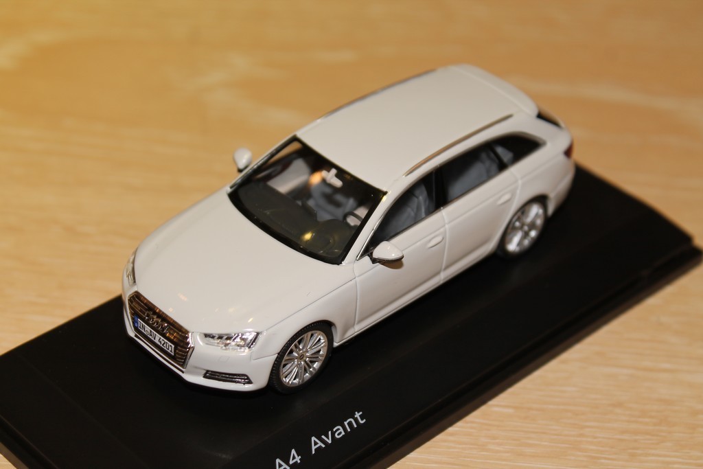 audi a4 miniature