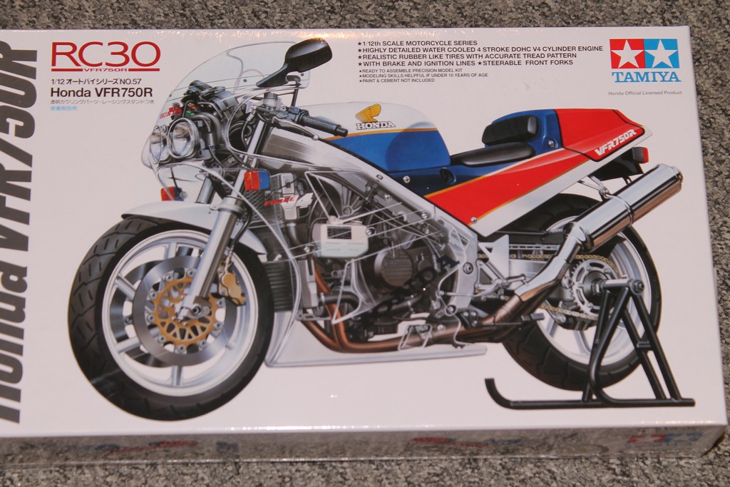 HONDA VFR 750R RC30 1987 TAMIYA 1/12°