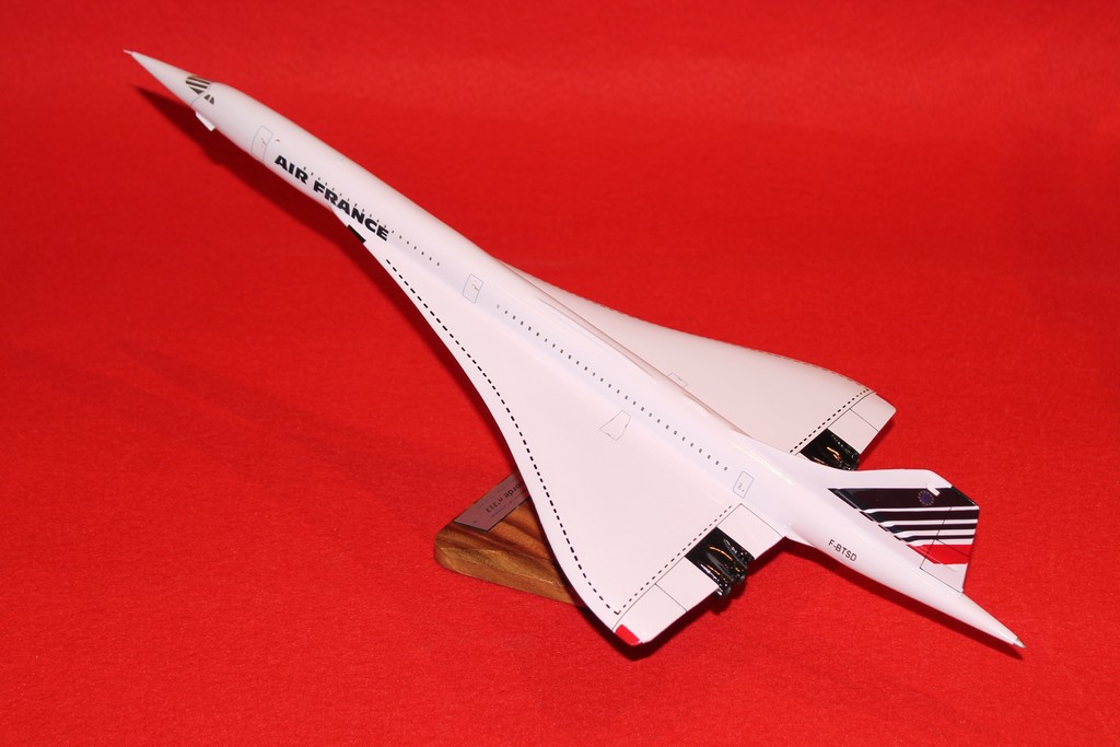 AEROSPATIALE CONCORDE N°213 PILOT STATION 1/100°