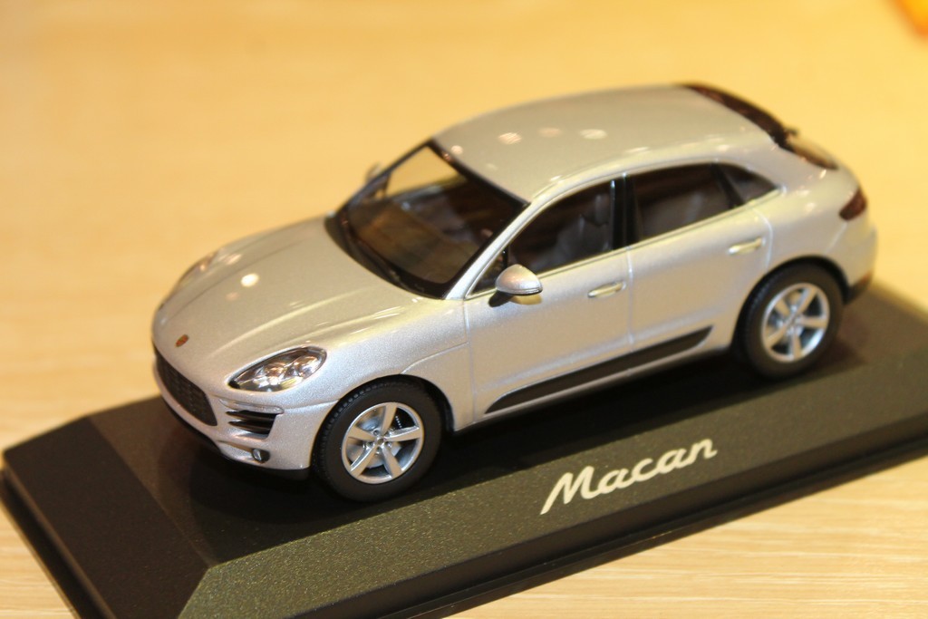 porsche macan miniature