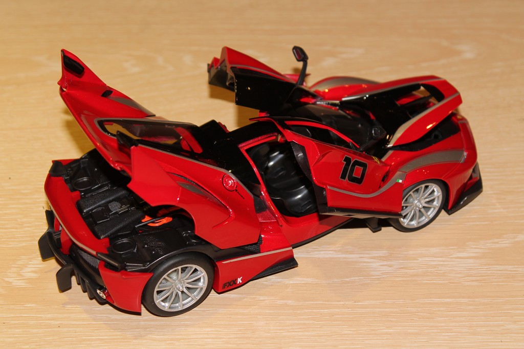 FERRARI FXX K 2016 ROUGE BURAGO 1/18°