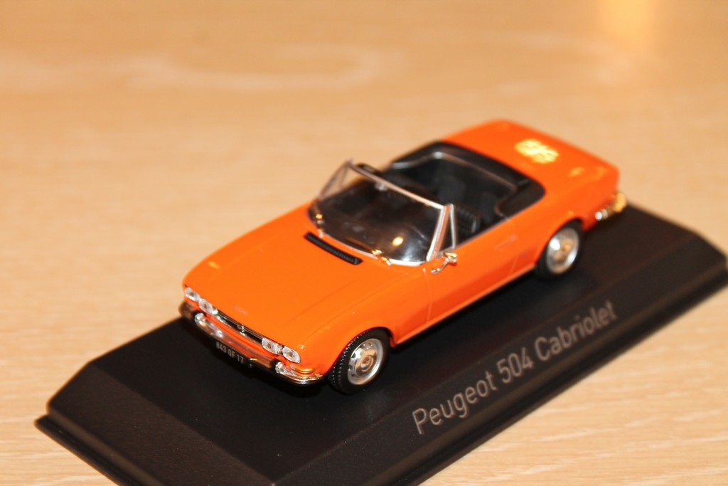 でのお】 Norev 1970 Peugeot 504 Cabriolet， Orange 184826 - 1/18