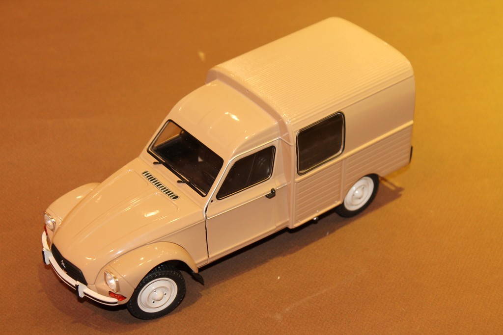 1/18 シトロエン アカディアーヌ 1984 Citroen Acadianeの+bonfanti.com.br