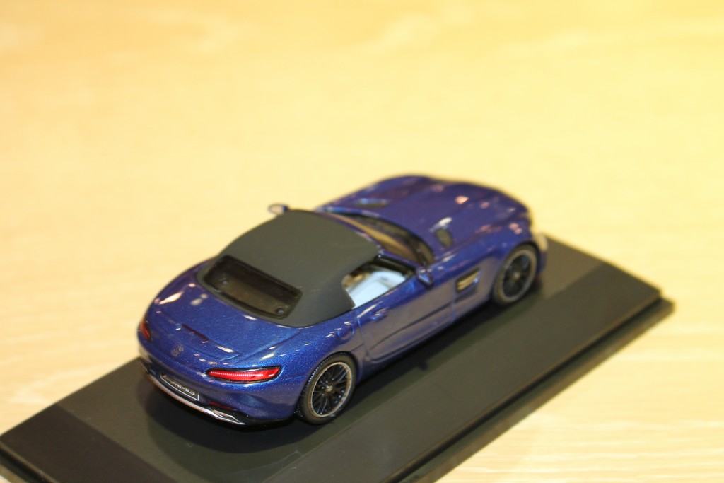 MERCEDES AMG GT ROADSTER BLEU SPARK 1/43°