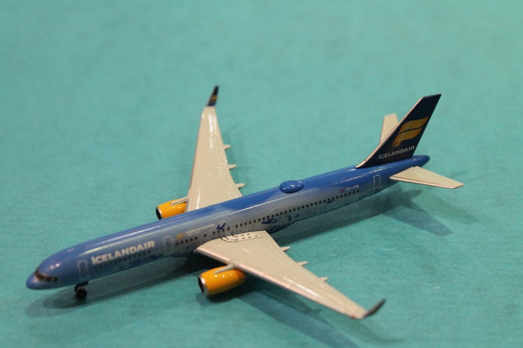 BOEING 757-200 ICELANDAIR HERPA 1/500°