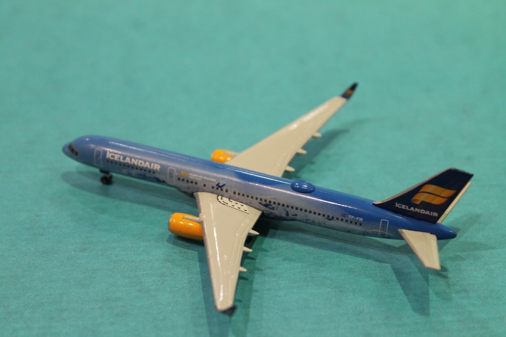 BOEING 757-200 ICELANDAIR HERPA 1/500°