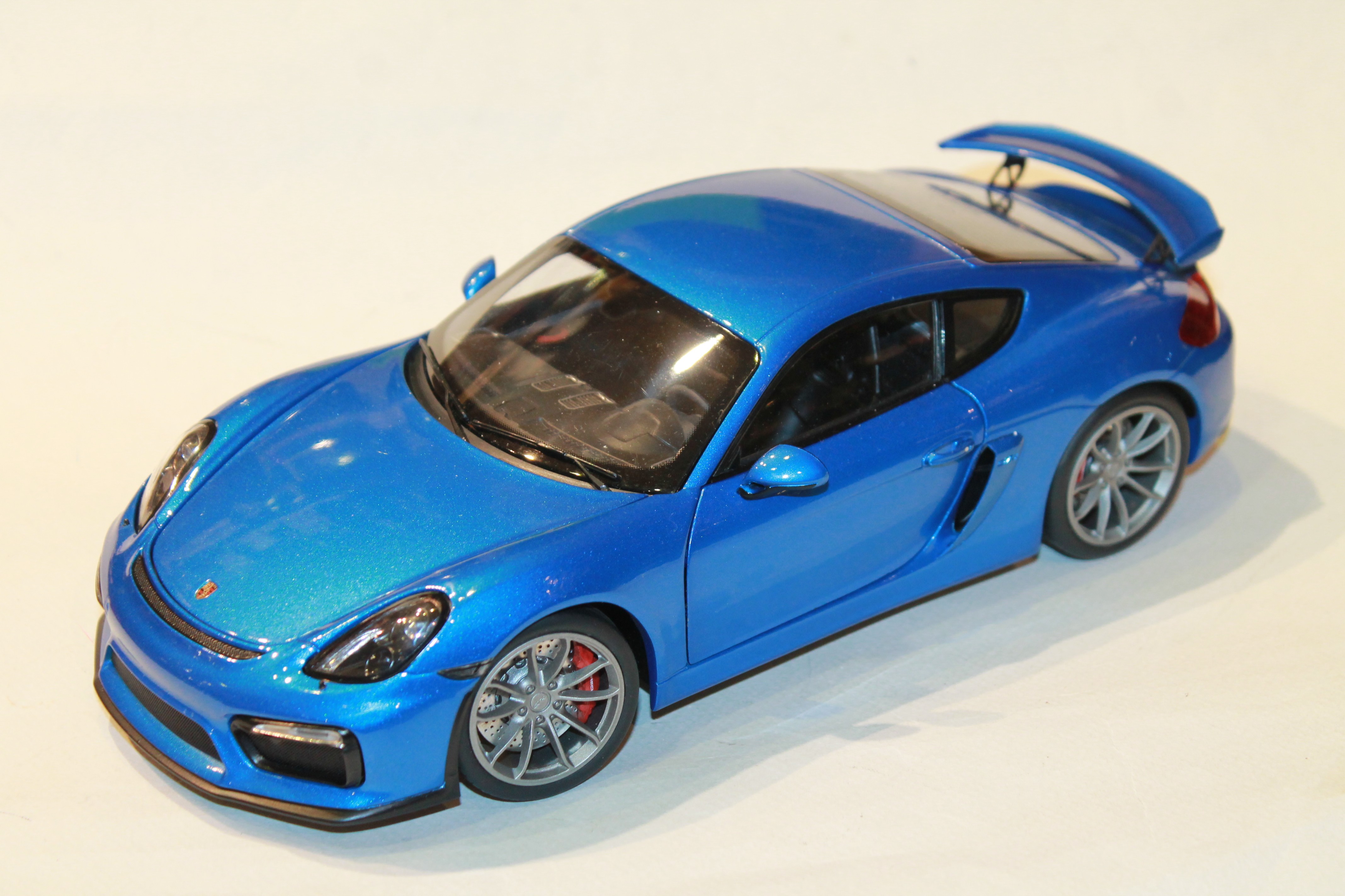 Schuco porsche hotsell cayman gt4