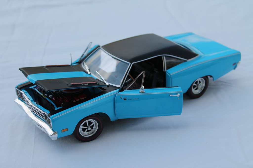 PLYMOUTH ROAD RUNNER 1969 AUTO WORLD 1/18°