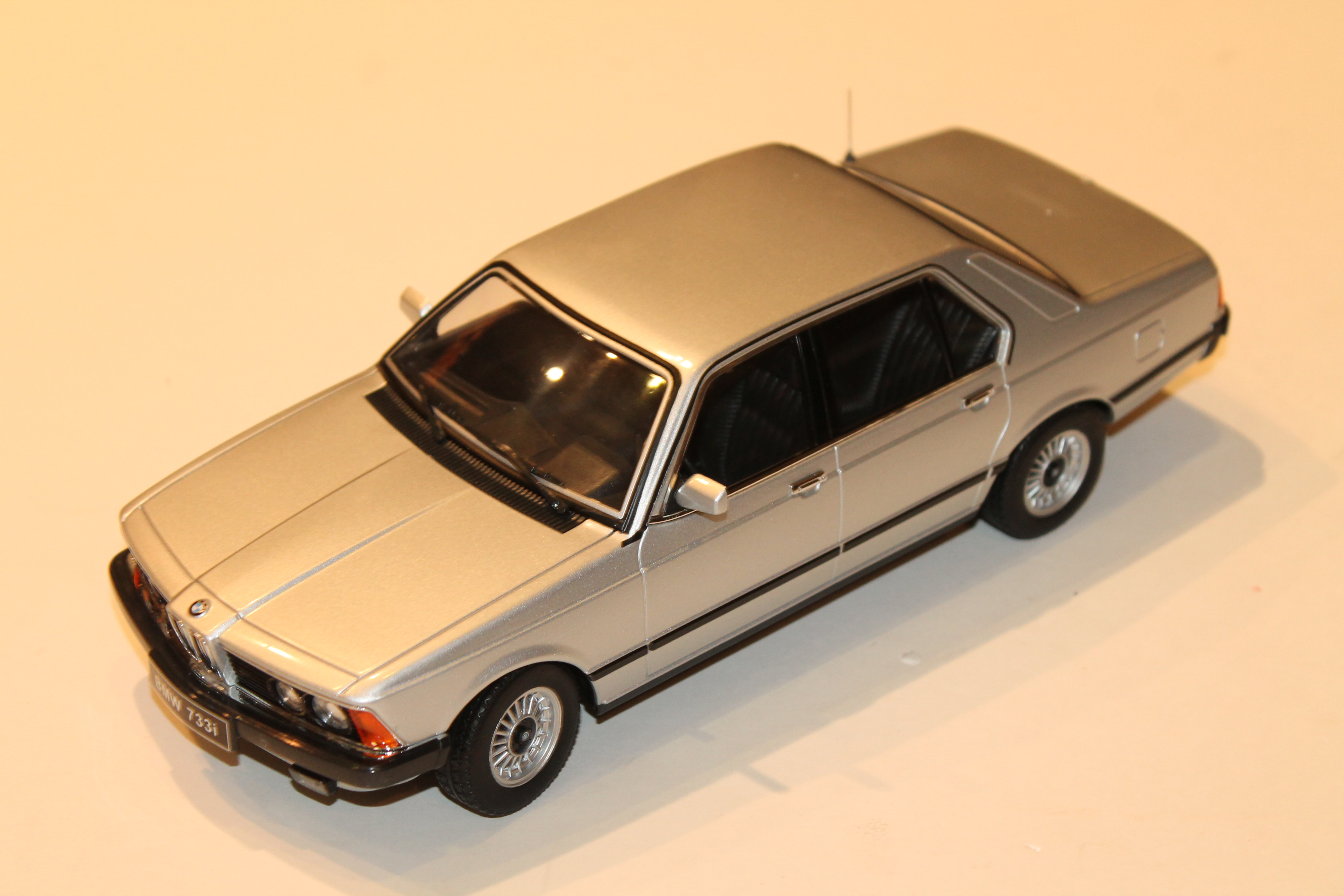 BMW 733I (E23) ARGENT 1977 KK SCALE 1/18°