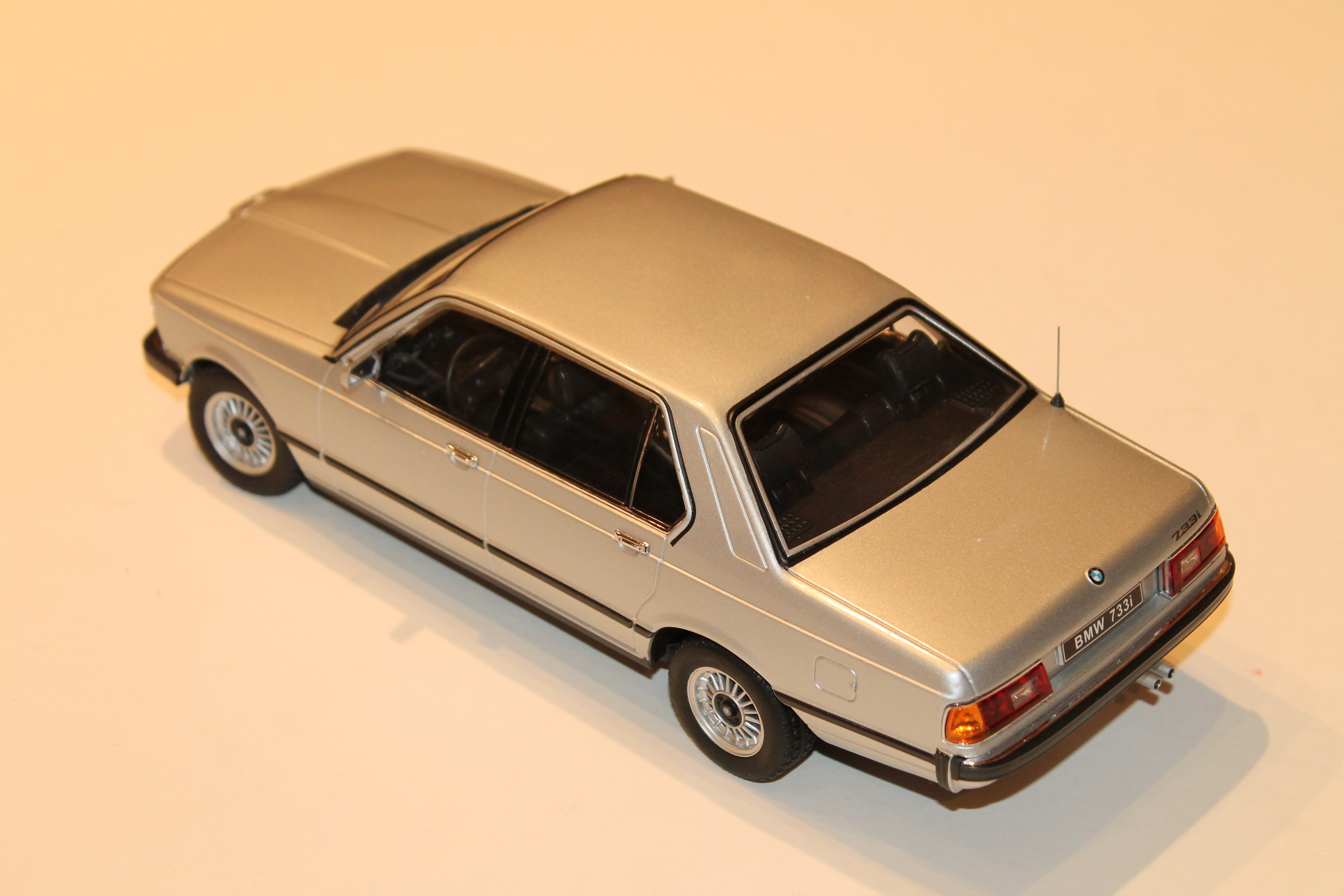 BMW 733I (E23) ARGENT 1977 KK SCALE 1/18°