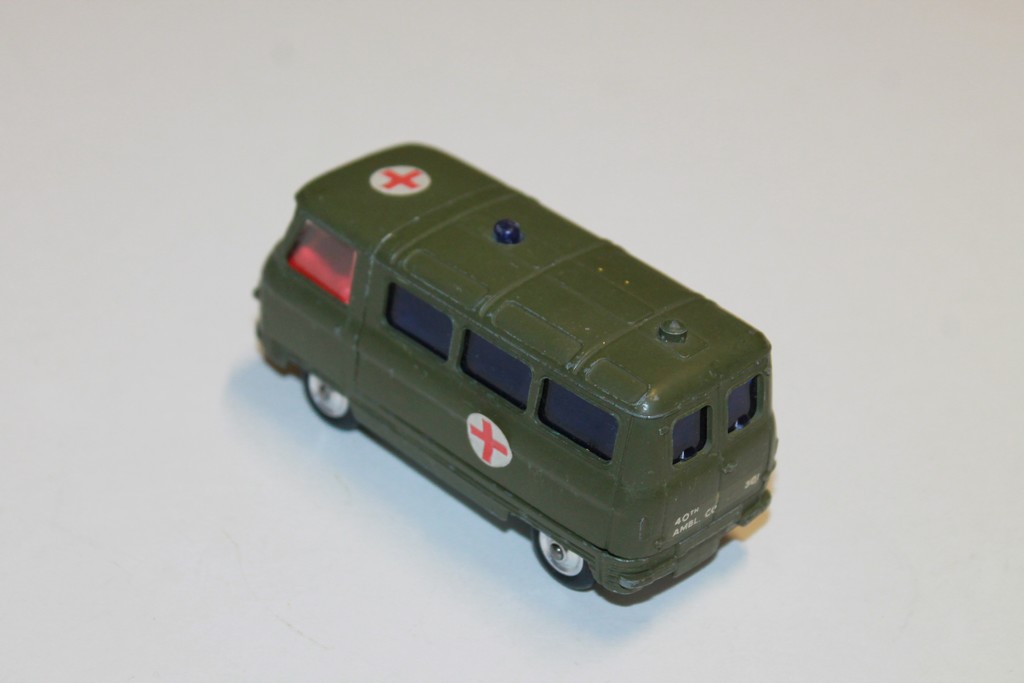 COMMER 3/4 TON CHASSIS AMBULANCE CORGI TOYS 1/43°