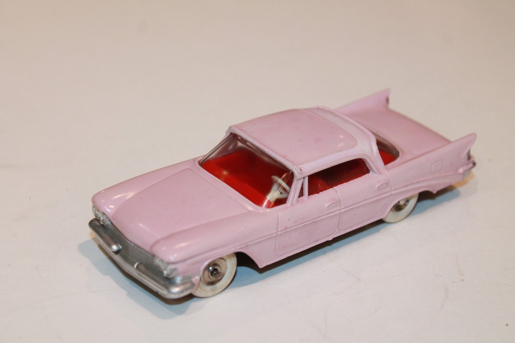 CHRYSLER SARATOGA ROSE DINKY TOYS 1/43°