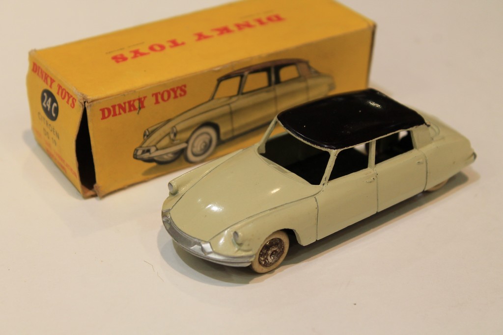 CITROEN DS 19  BLANCHE DINKY TOYS 1/43°