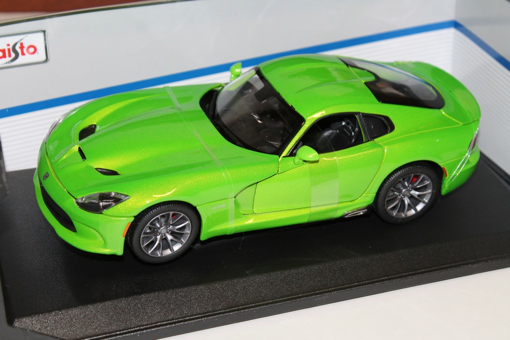 Maisto 2013 srt store viper gts