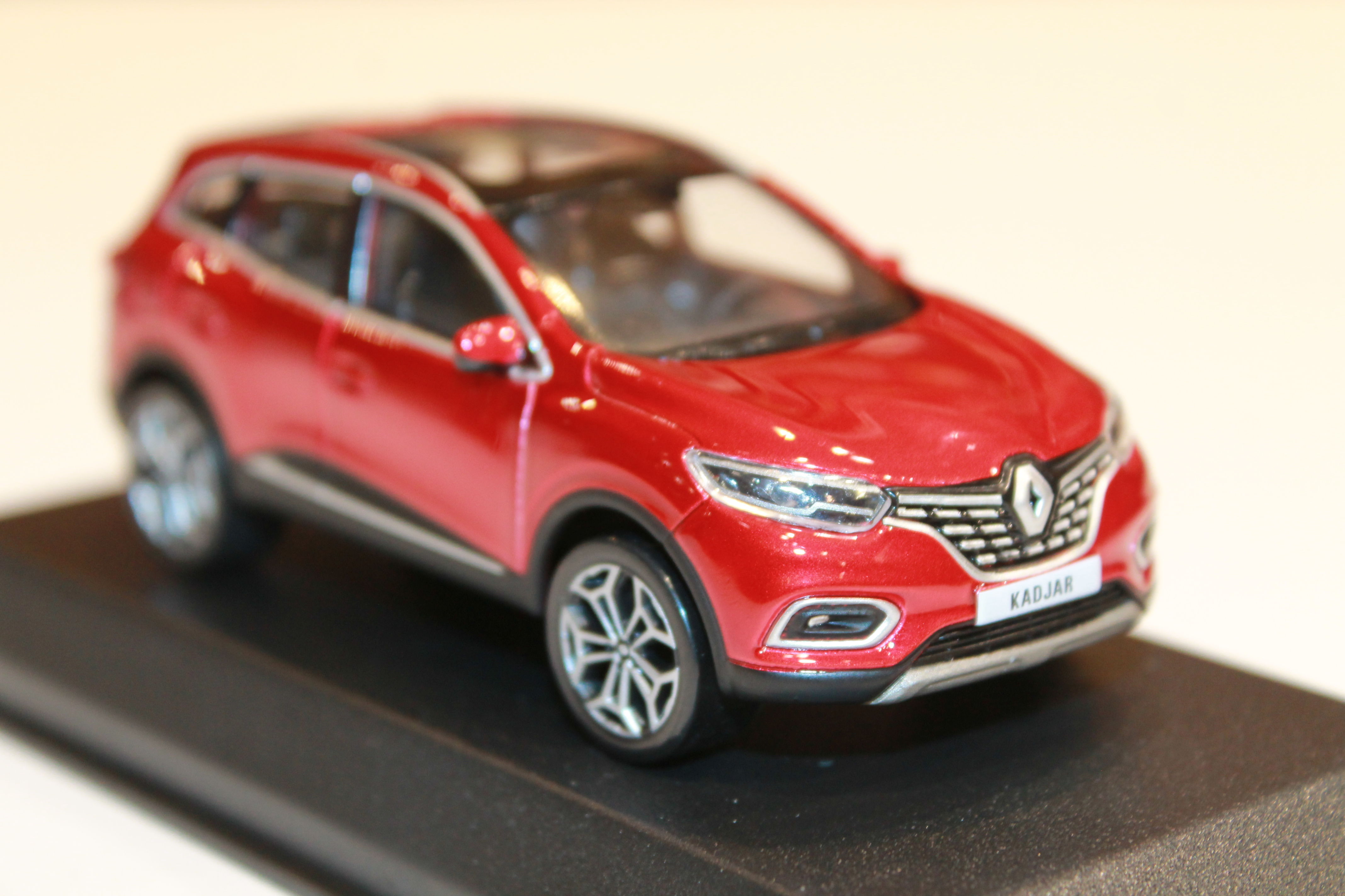 RENAULT KADJAR RED 2020 NOREV 1 43