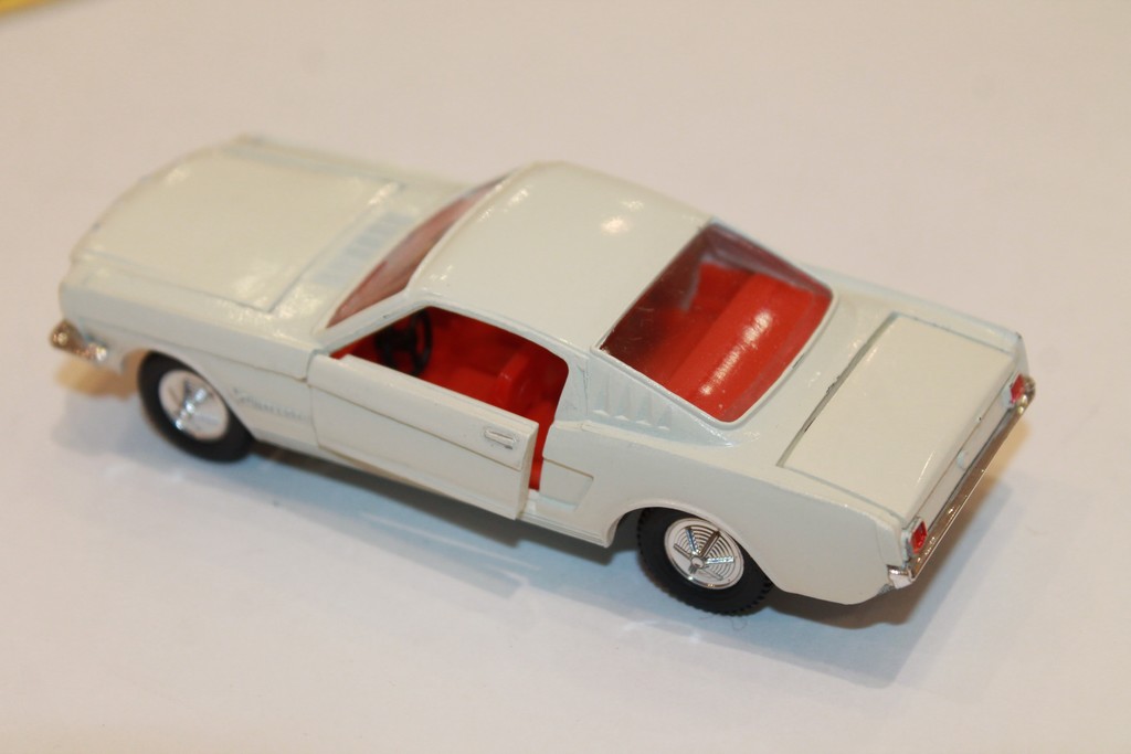 FORD MUSTANG BEIGE DINKY TOYS 1/43°