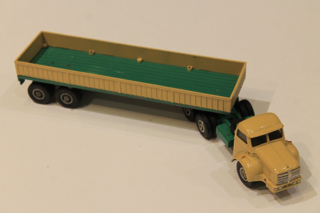 BERLIET + REMORQUE VERT DINKY TOYS 1/43°